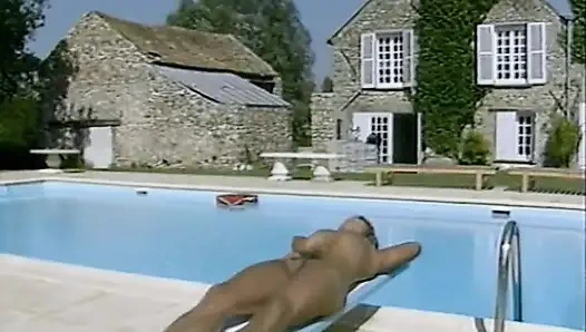 Анальный секс в бассейне