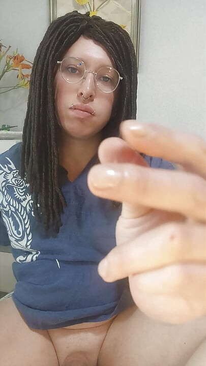 Bonnie gentil orgasmo no quarto