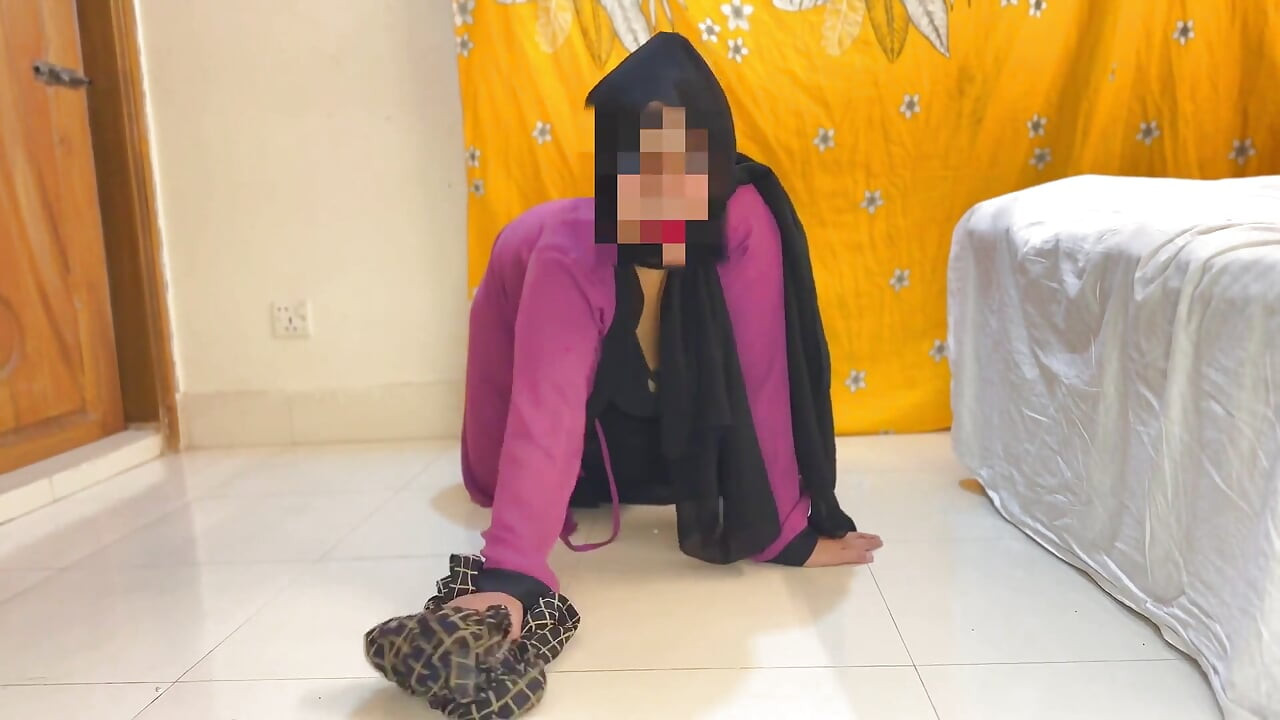 Arabian Hotel - empregada gostosa limpando meu quarto e eu vejo sua bunda enorme e peitos enormes, então eu dou a ela buceta dura e foda anal e porra