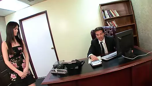 Taze kız Ashlyn Rae sürtük bir esmer içinde sikiliyor