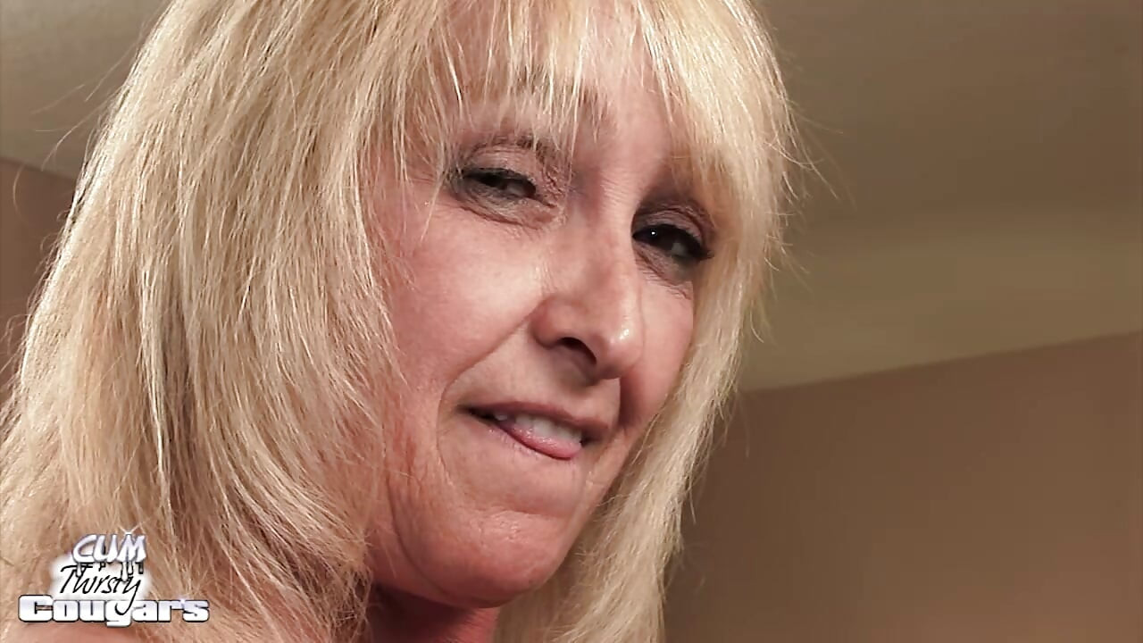 Milf Susan Reno resulta joven toro