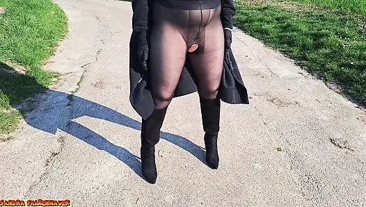 Sandra Falkenhauer - горячо в полях