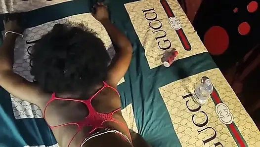 Так возбужденная, мне нужно было кончить!! Подпрыгиваю на вышибалах твердый член с большим черным членом, прежде чем я прыгну на сцене!!