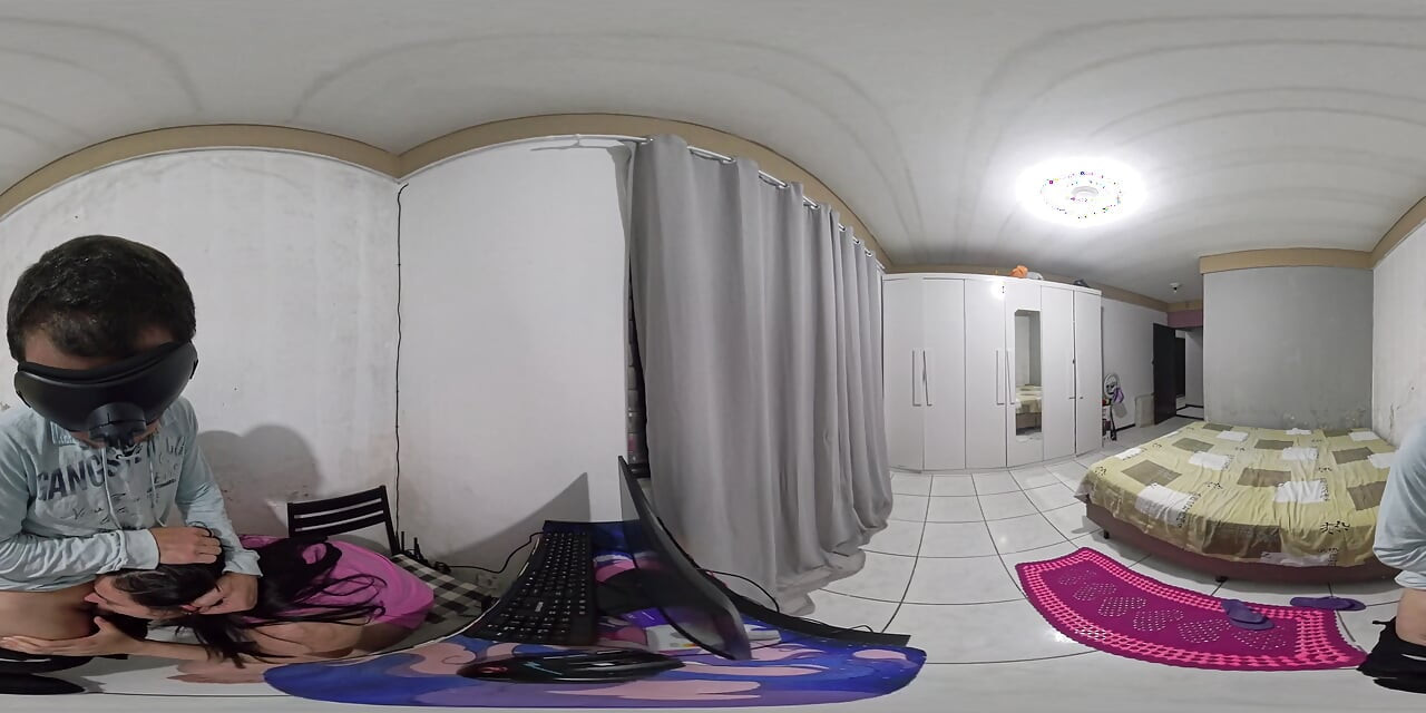 Eenzame huisvrouw kan de internettechnicus niet weerstaan en maakt haar man een!