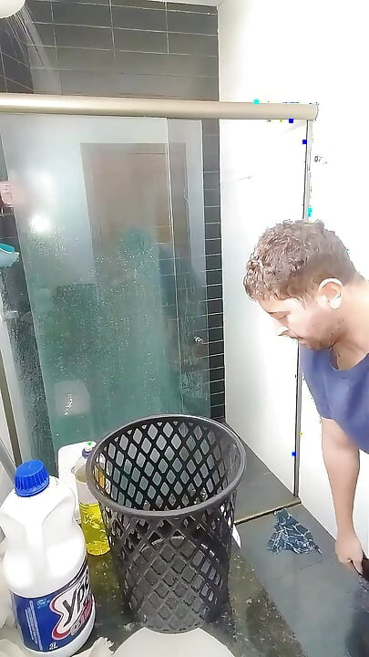 Ponizio me oženjeni muškarac da očistim kupaonicu u njegovoj kući prije nego što mu žena stigne.
