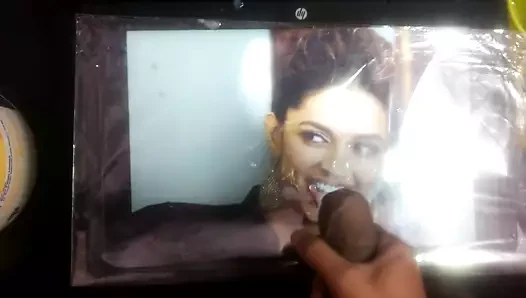 Doğum günü boşalmak için deepika padukone