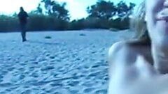 Sừng vợ có khỏa thân trên bãi biển gangbang