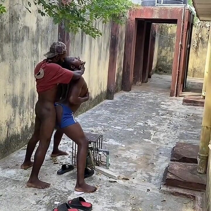 Ayah tiri dan pantat montok