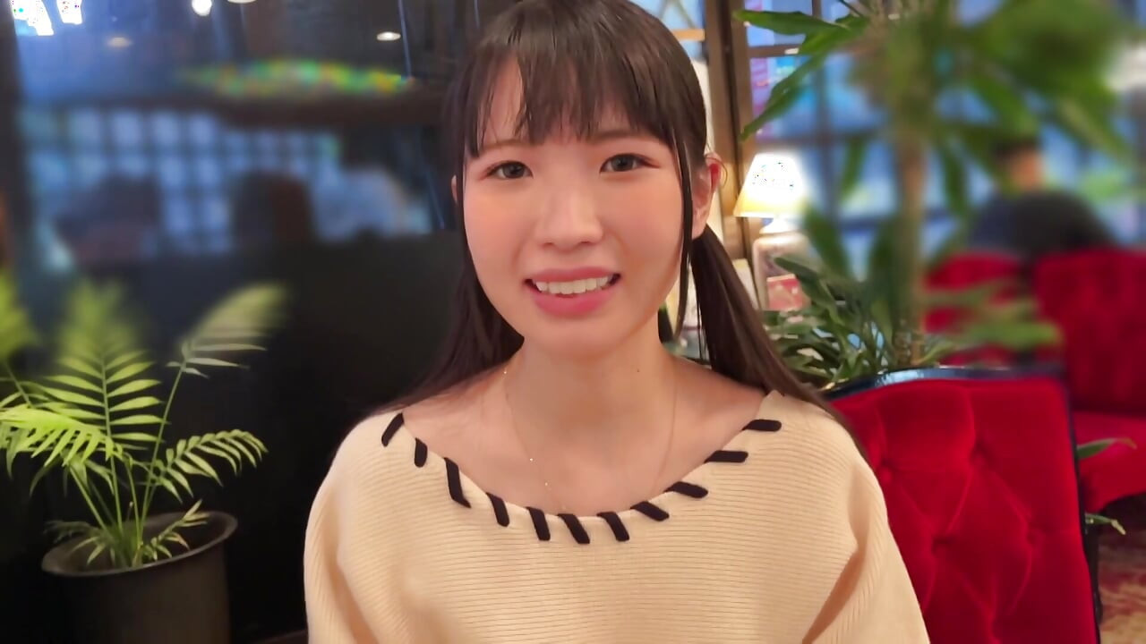 A118F03 A natural, innocent, small-animal-type girl with a lingering innocence! Meeting at a café and moving to a love hotel, starting with a toast and a sneaky filming sex scene!