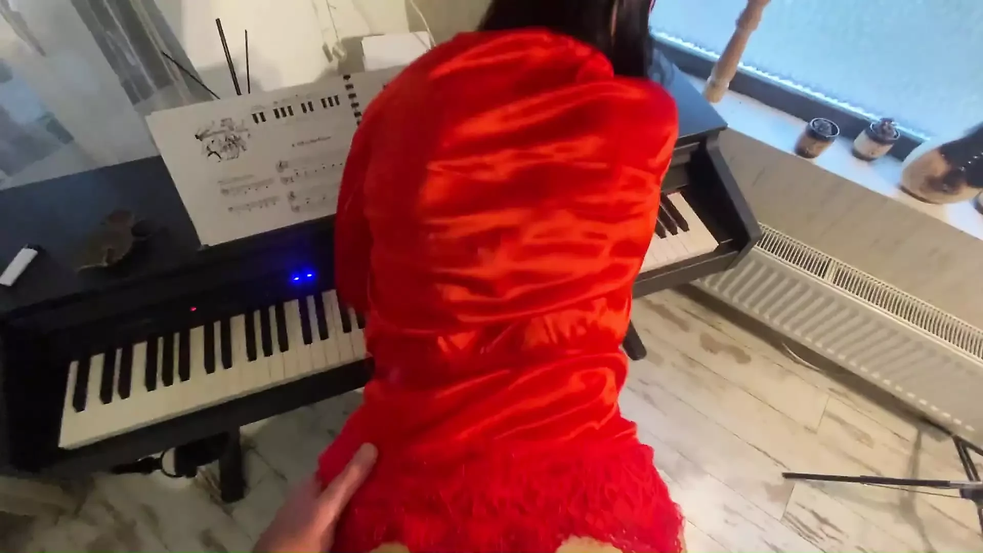 Aventuras de Milfycalla, ep 97, la polla del profesor de piano