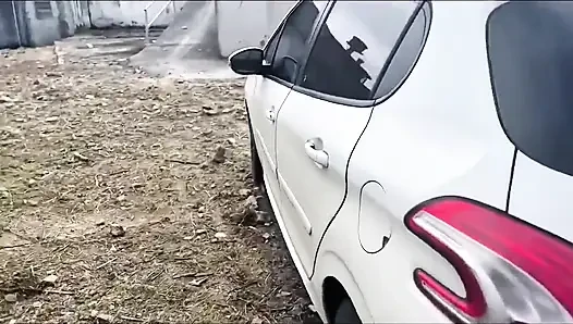 Benzinde indirim karşılığında sarışın ineğin mutfağını yedim