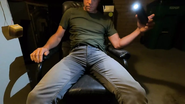 40 Minutes of Pissing in an Airbnb