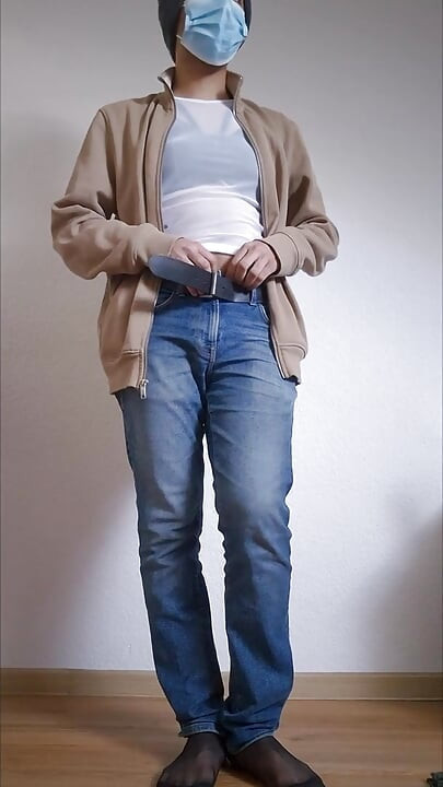 Crossdresser trains his Ass with a Dildo