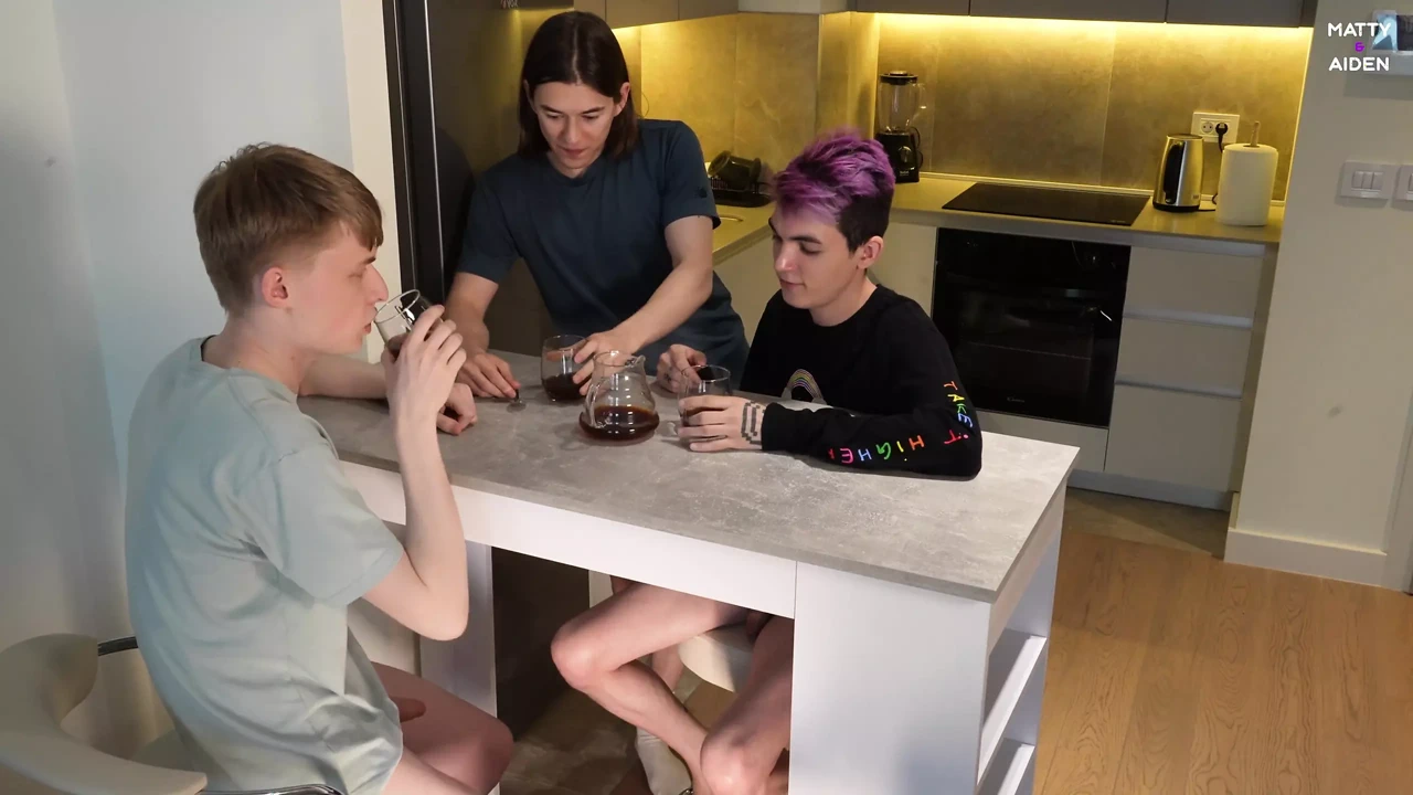 Twink Friends Had a Coffee Break and It Turned Into the Blowjob Under Table
