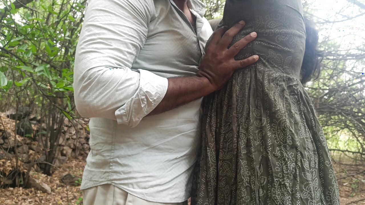 Housewife outdoor sucking cock