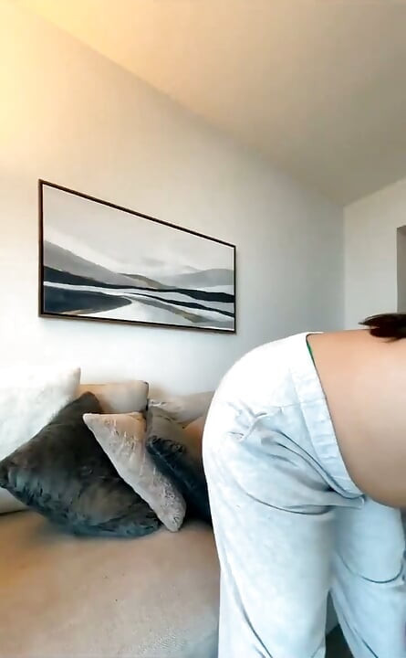 Stream langsung dengan Dani Valentina