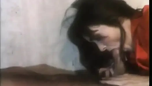 Сексуальную волосатую киску лижут, трахают, сосут большой хуй... сперма в рот