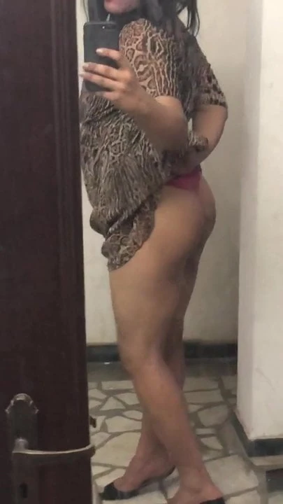 Elle Summers Sissy Princess goofing off