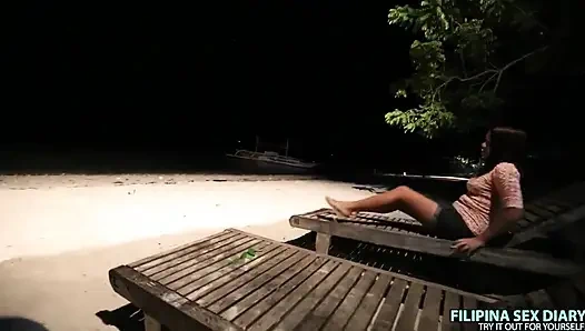 Cewek imut di pantai suka ngentot sama orang asing