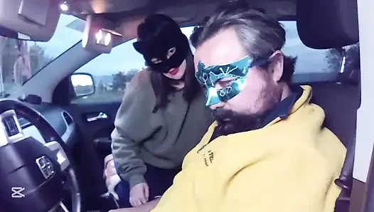 Menampar muka di dalam mobil