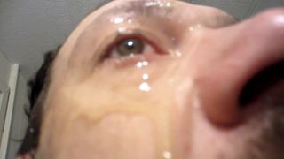 Selbst-Gesichtsbesamung mit getrocknetem Sperma im Gesicht (2017-03-23)