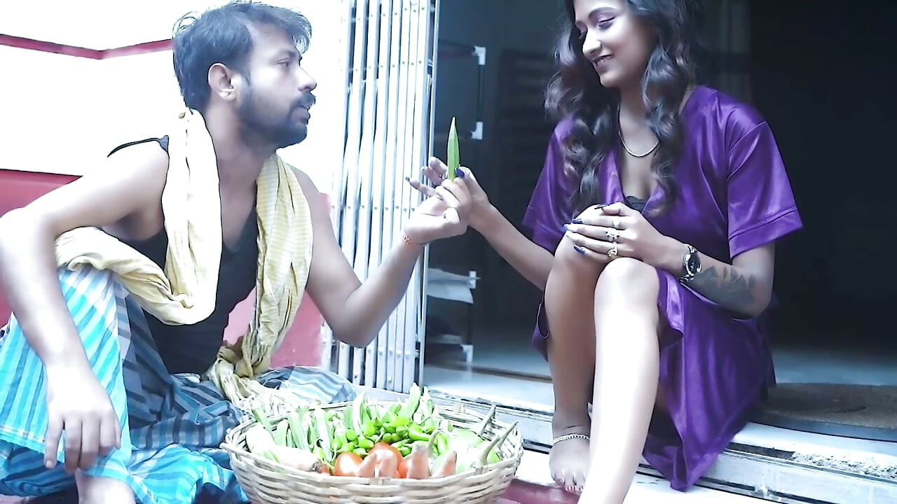 Sudipa bhabhi ne sabji lene ke bahane room me bula kar us se khub chudwati hindi sex