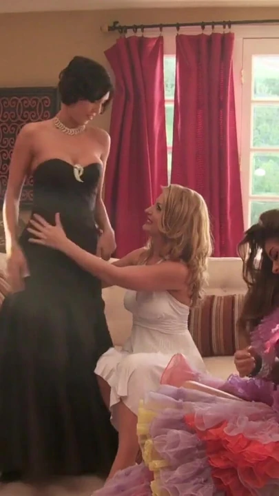 Momento espetacular de "Peitudas amigas adoram foder enquanto se assistem"