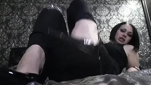 Verehre meine schuhe, kleiner verlierer!!