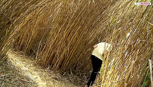 Bercinta di luar ruangan yang hebat ketika tidak ada semut yang merangkak