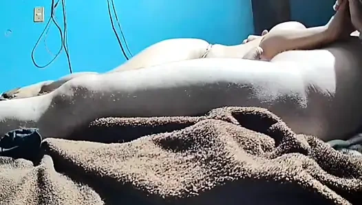 Wanita dewasa berteriak minta dientot sama kontolku di pantatnya