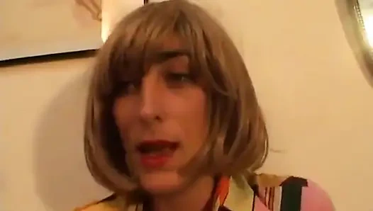 Christine diwawancara sambil bugil