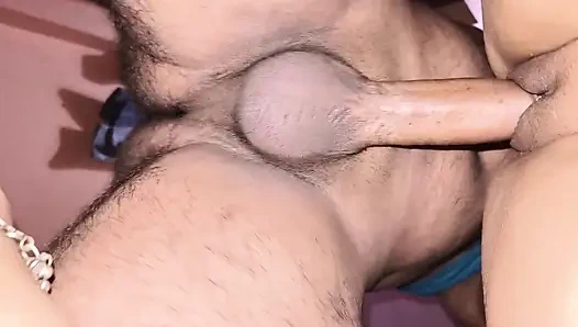 Тугую киску сводной сестры трахнули раком, полностью крупным планом, жесткий трах-секс