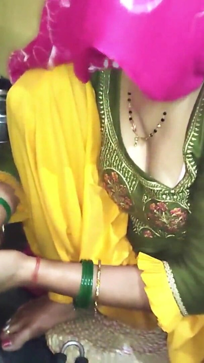 Mein desi-zimmermädchen bleibt bei mir zu hause, um in der nacht am festival zu arbeiten, sexvideo in der küche, komplettes romantisches sexvideo | Clip 1