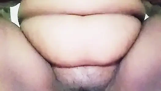 Aku meraba vaginaku dengan keras.