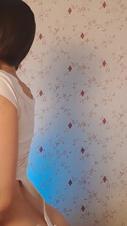 「義理の妹エレナがモスクワから私のところに来て、一緒にあなたの世話をします」からのスリリングな瞬間