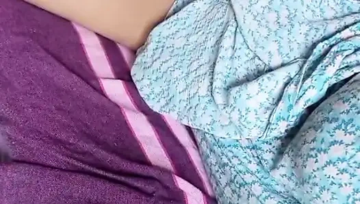 Aktris Sri Lanka Anne lagi asik mainin memek dan toket besar alaminya di malam hari