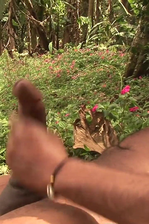 Dilf latina kontol besar masturbasi di luar ruangan