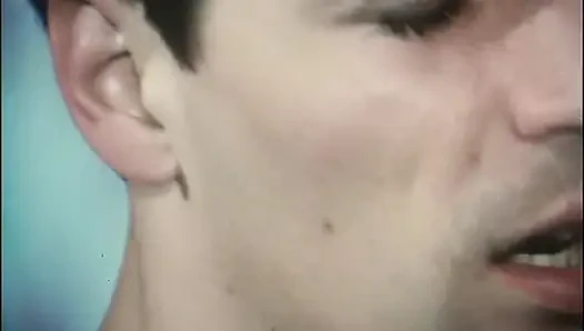 Üç seksi kız sert yarak alıyor