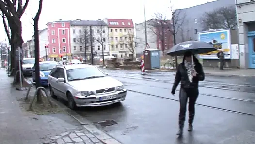 Dicker arsch, deutsche MILF reitet schwanz bis zu einem riesigen abspritzen