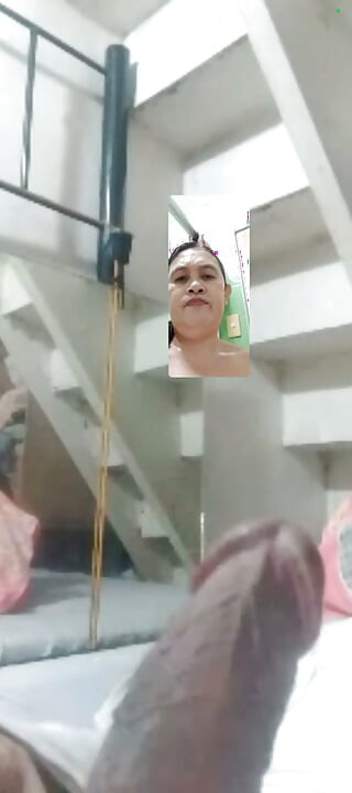 Appel vidéo sexuel à ma femme. Elle est au travail