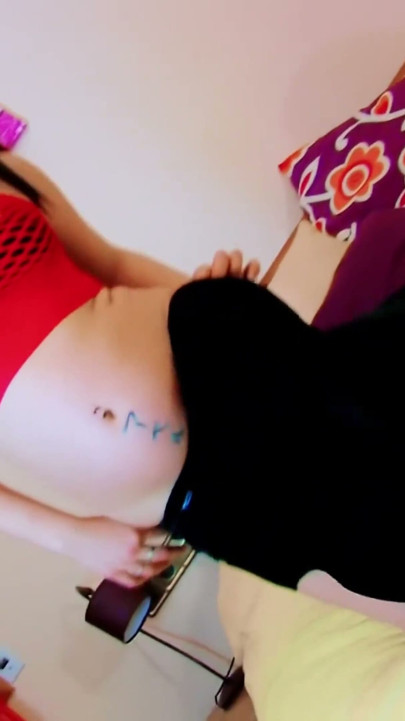 Gina Nil: Pretty Young Gina Nil Dancing and Stripping in the Bedroom