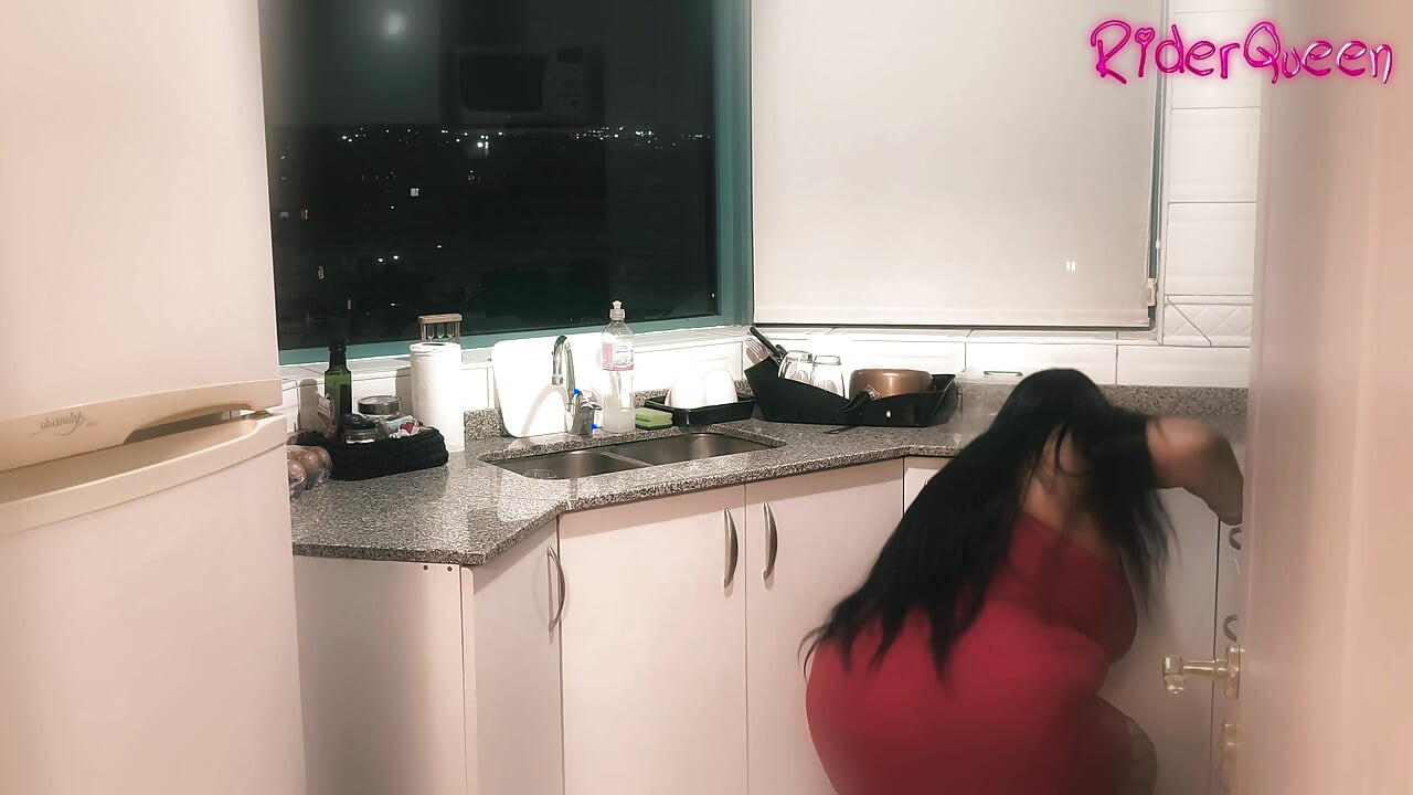 When the Stepmother Gets Fucked During the Storm – Chapter 3