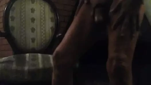 Macarena, çıplak dans ediyor, bir fahişe gibi