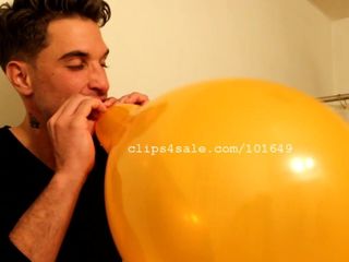 Balloon-фетиш - Samuel Popping Balloons видео 1