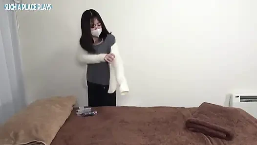 Graceful Return, Petite Beauty with Mature Charm Requests a Luxurious Extended Oil Massage - 1