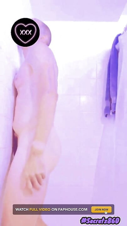 Kris Reelz- Takes a Perverted Shower