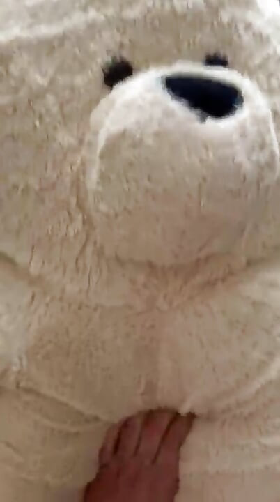 Küçük tedy ayıyı fleshlight ile sikiyor