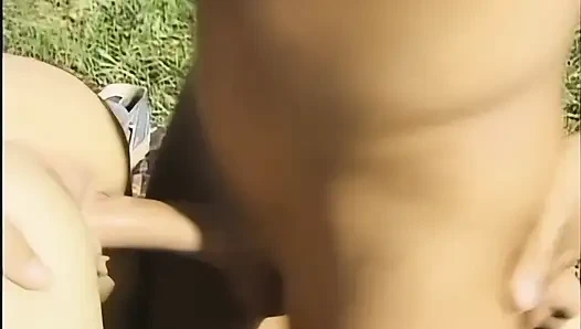 Двойное проникновение на улице для неограниченной шлюхи