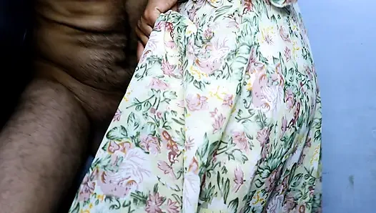 Ayakta sikiş. Üvey erkek kardeş yanlışlıkla üvey kız kardeşini sert sikiyor