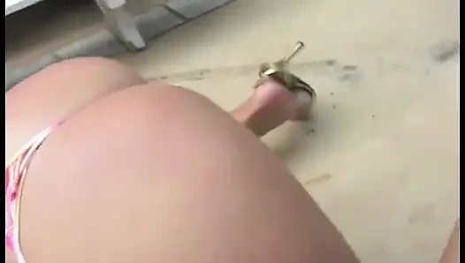 Mysti may si gadis hot rambut pirang lagi asik muasin memeknya pakai dildo sambil pamer kakinya yang aduhai
